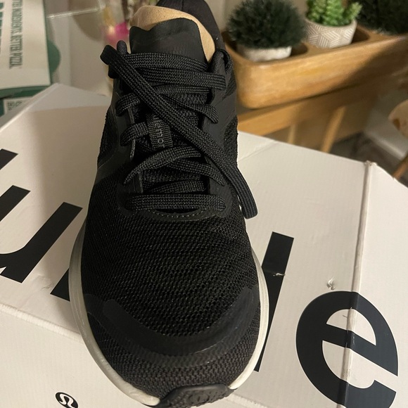 Lululemon shows - Picture 3 of 9